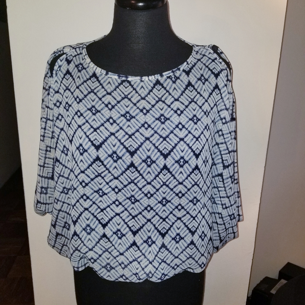 Fun, cold shoulder, blouson style, shirt size M